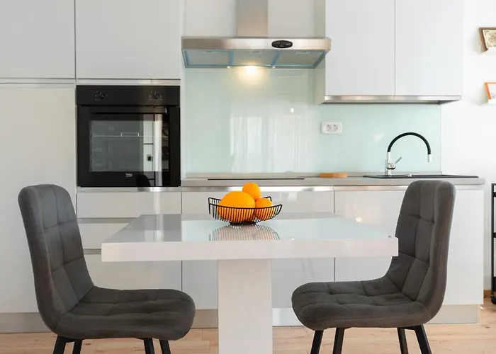 Anika* Brand New And Close To Apartamento Punat