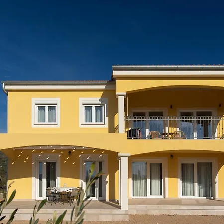 Anika* Brand New And Close To * Punat