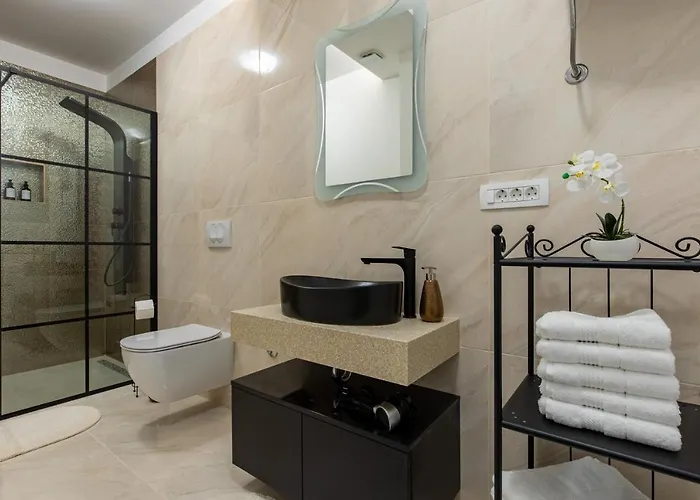 Anika* Brand New And Close To Lejlighed Punat