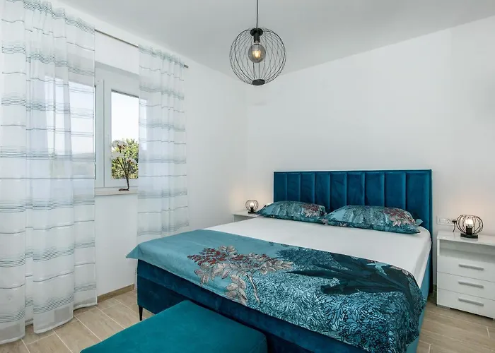 Anika* Brand New And Close To Lejlighed Punat