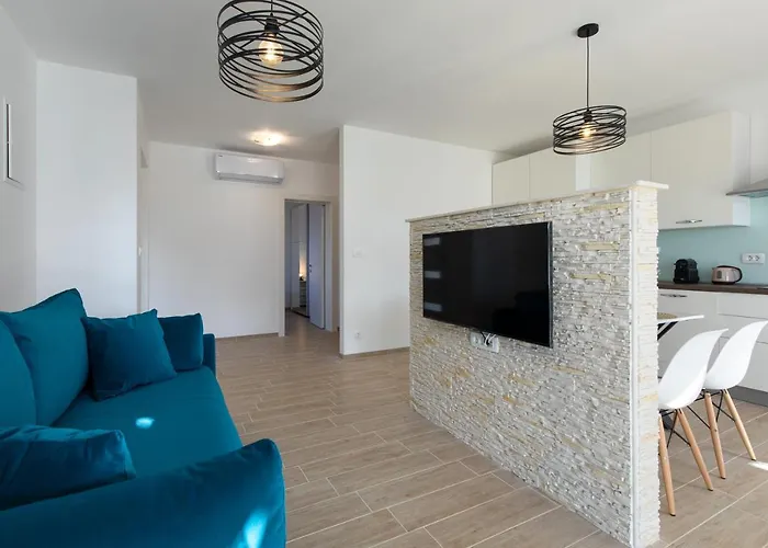 Anika* Brand New And Close To Punat