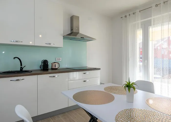 Anika* Brand New And Close To * Punat