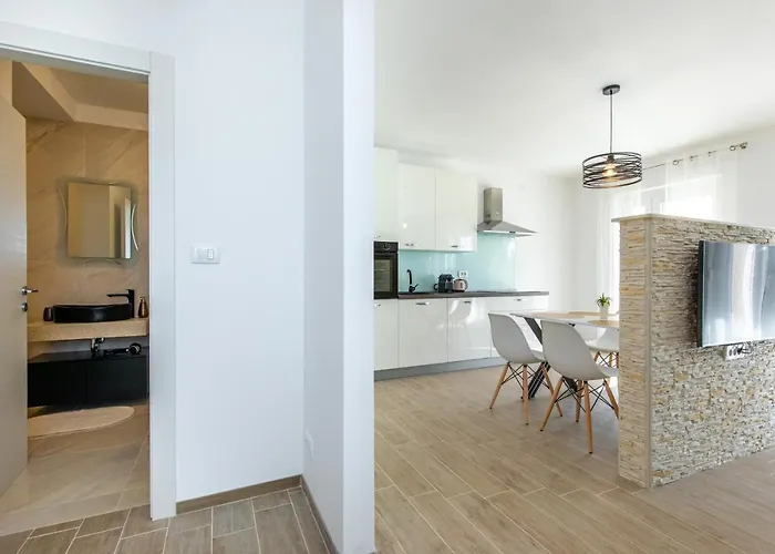 Anika* Brand New And Close To Punat