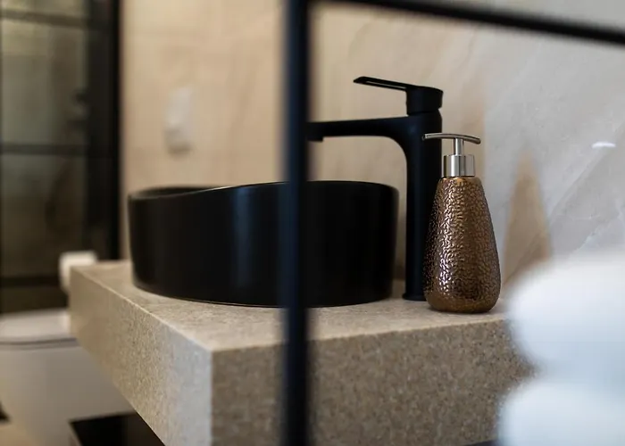 Anika* Brand New And Close To Lejlighed *