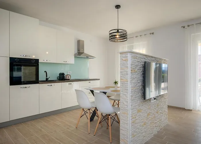 Lejlighed Anika* Brand New And Close To *