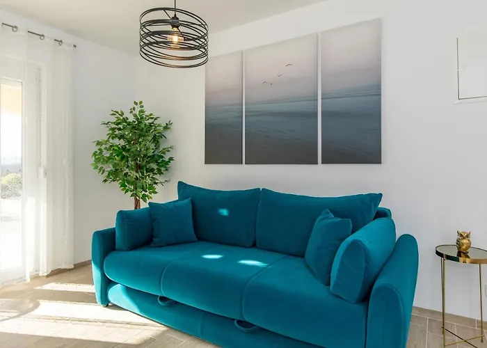 Lejlighed Anika* Brand New And Close To *