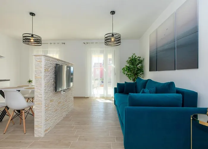 Anika* Brand New And Close To Lejlighed Punat