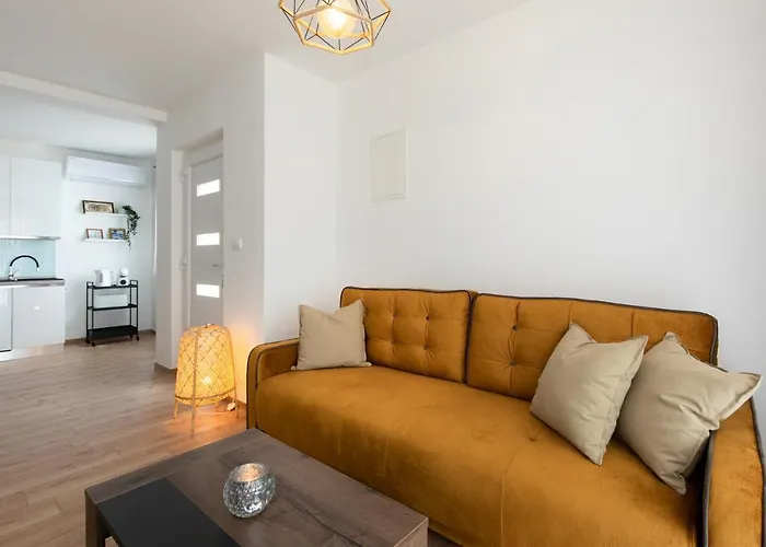 Anika* Brand New And Close To Lejlighed Punat