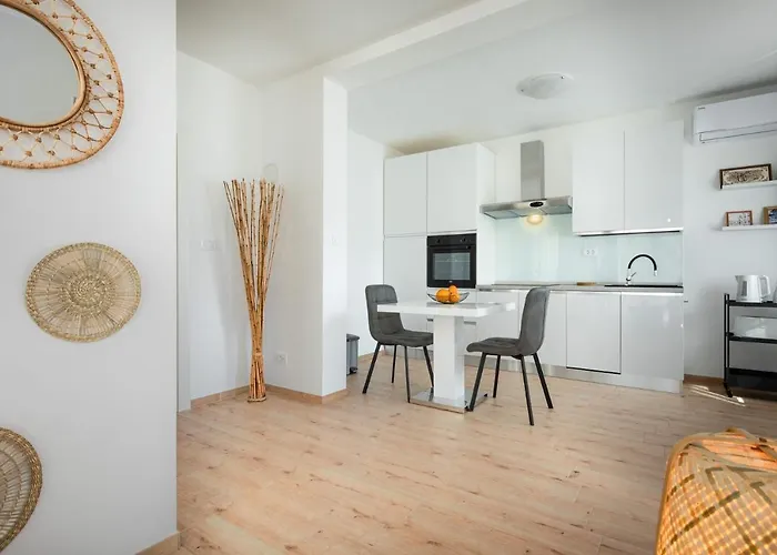 Lejlighed Anika* Brand New And Close To *