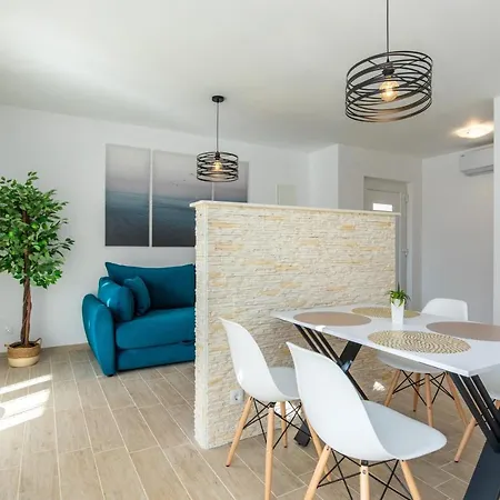 Apartman Anika* Brand New And Close To