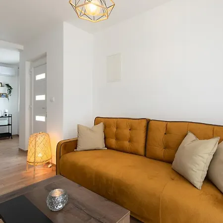Anika* Brand New And Close To Apartman Punat